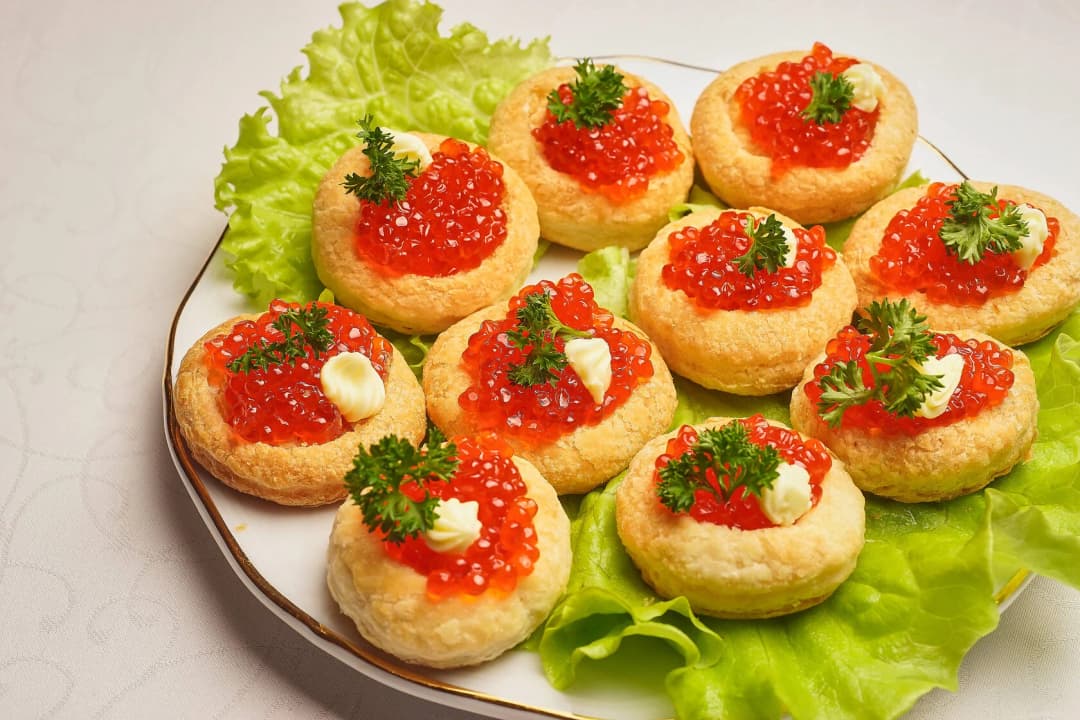 Валованы с икрой форели 10 шт.