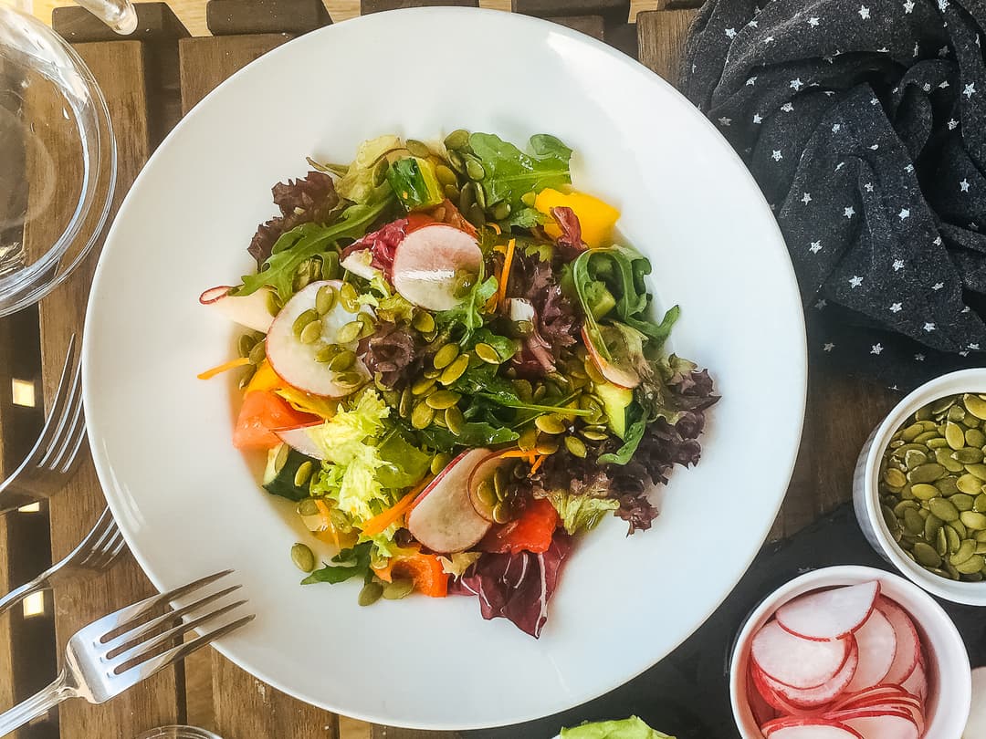 Овощной салат по-деревенски