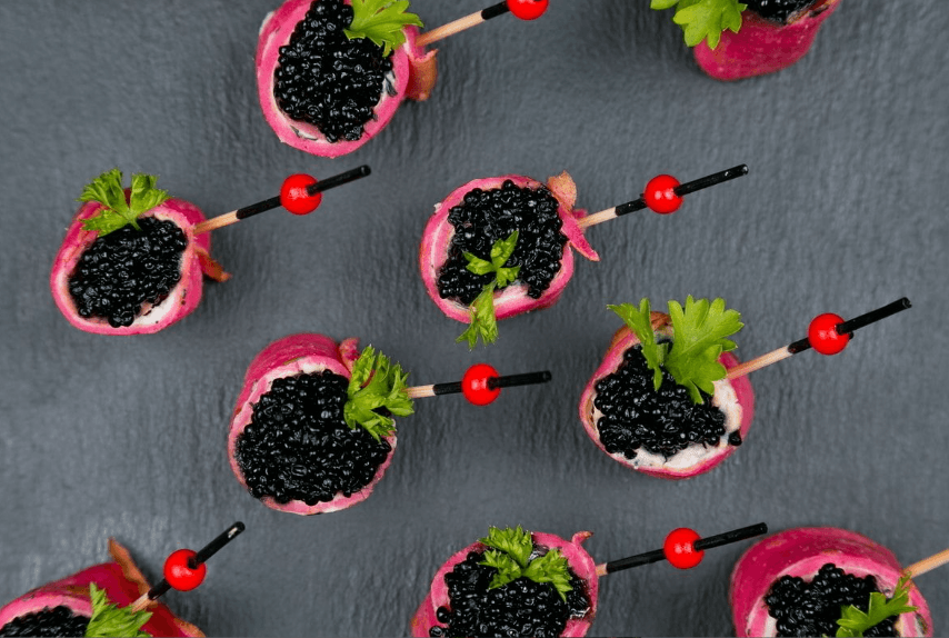 Блинный ролл с сыром фетакса и икрой палтуса