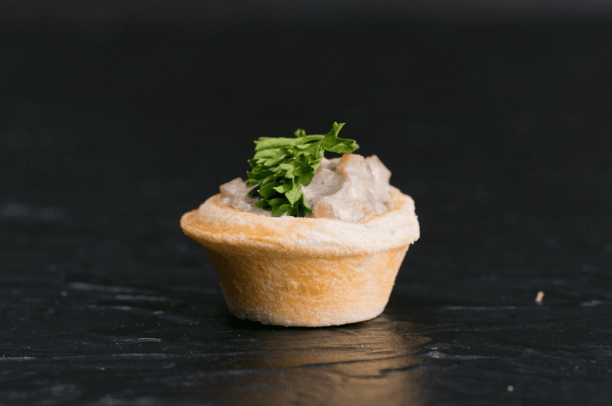 Тарталетка с куриным жульеном