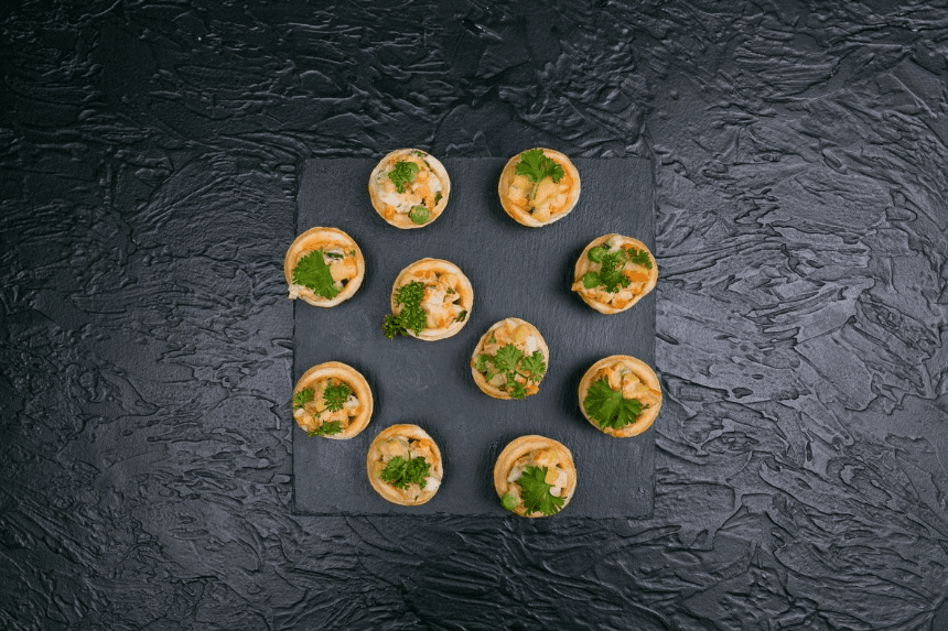 Тарталетка с оливье