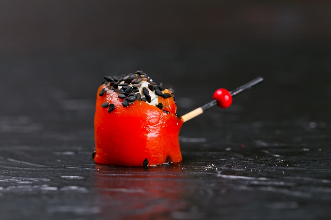 Канапе с печеным перцем и сыром «Фетакса» 10 шт.