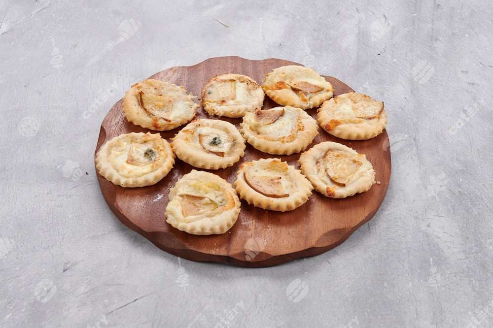 Мини-пицца с горгонзолой и грушей