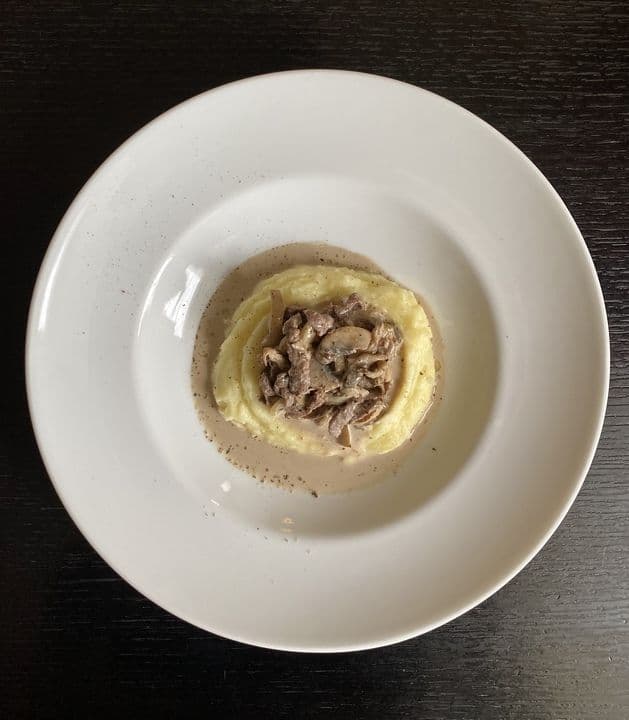 Бефстроганов с картофельным пюре