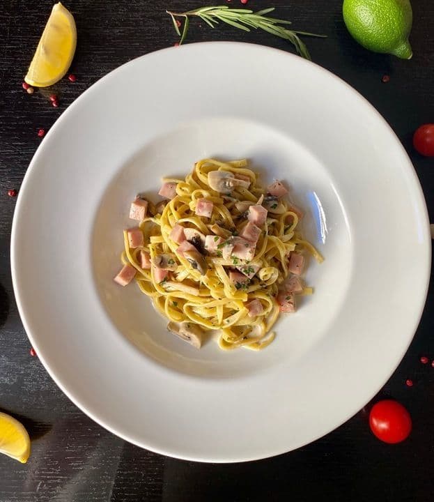 Тальятелле с ветчиной и грибами
