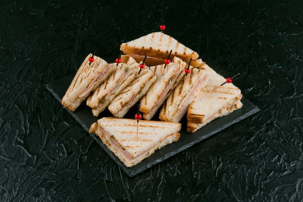 Мини-сэндвич с ветчиной и сыром