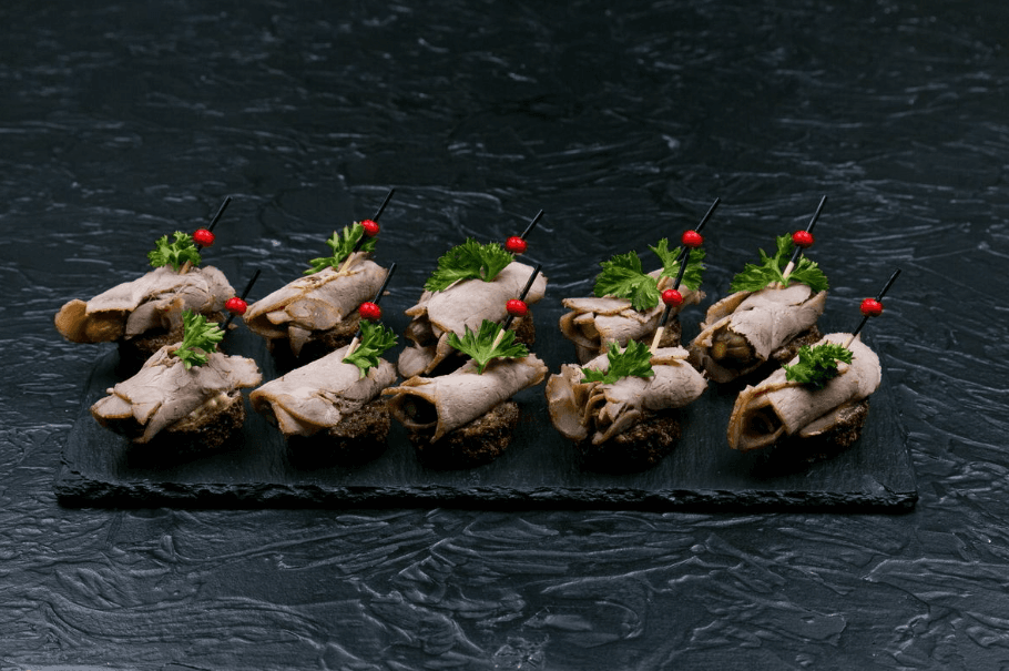 Канапе с телячьим языком