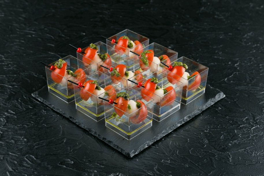 Канапе моцарелла с черри