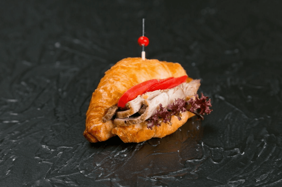 Мини-круассаны с бужениной