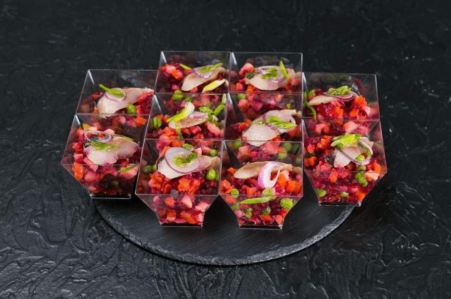 Мини-салат винегрет с селедкой